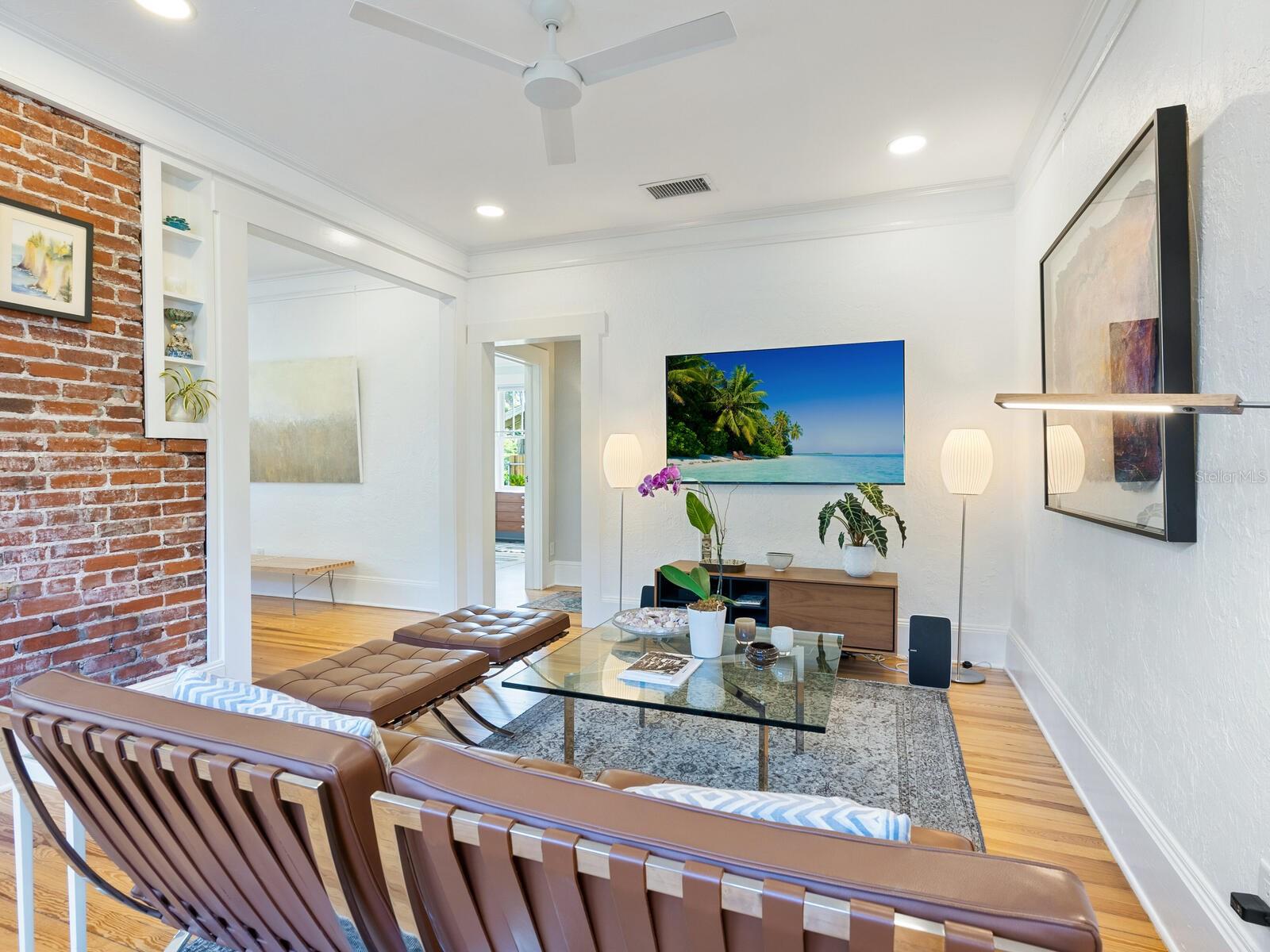 1122 POMELO AVENUE