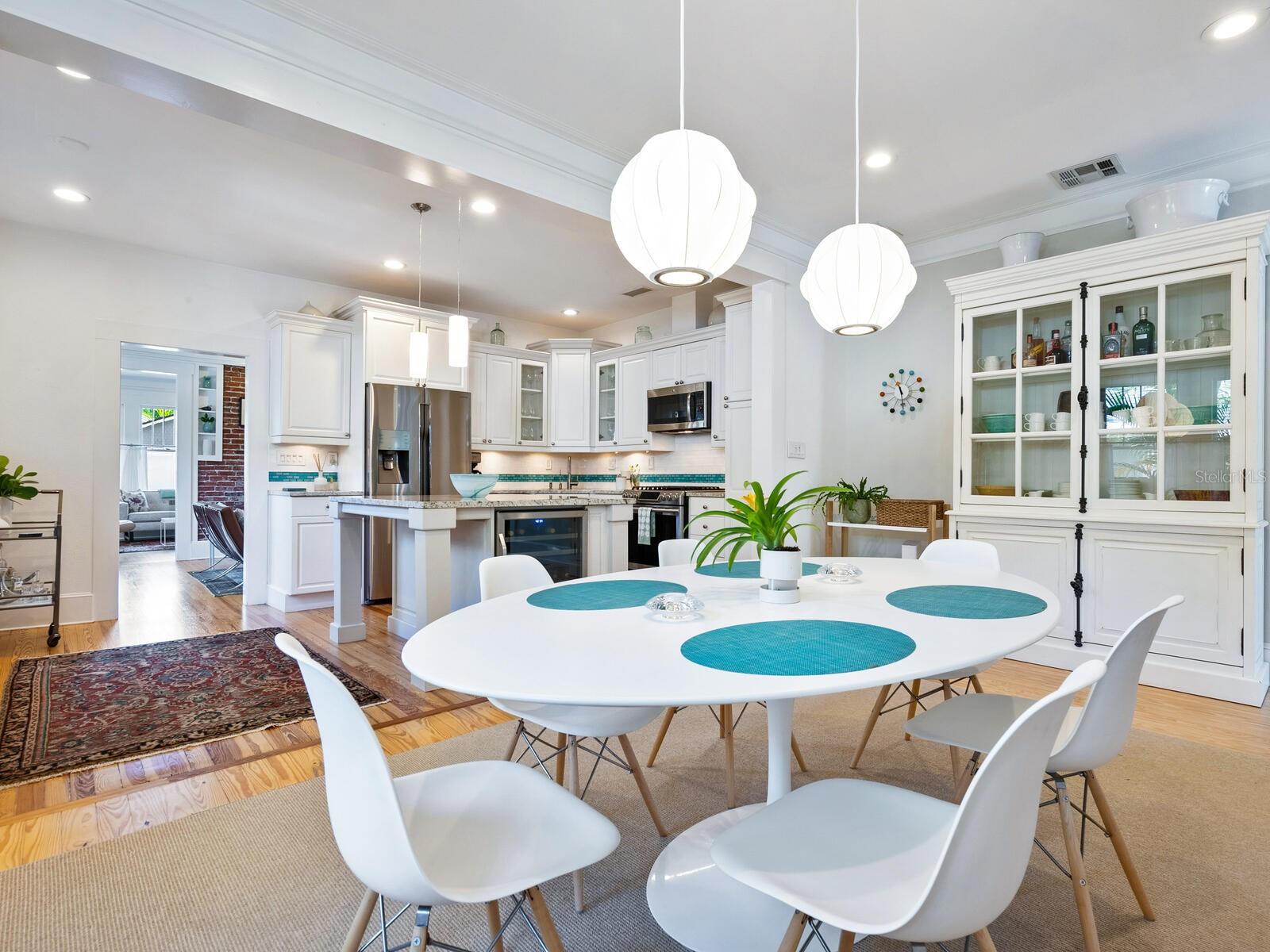 1122 POMELO AVENUE