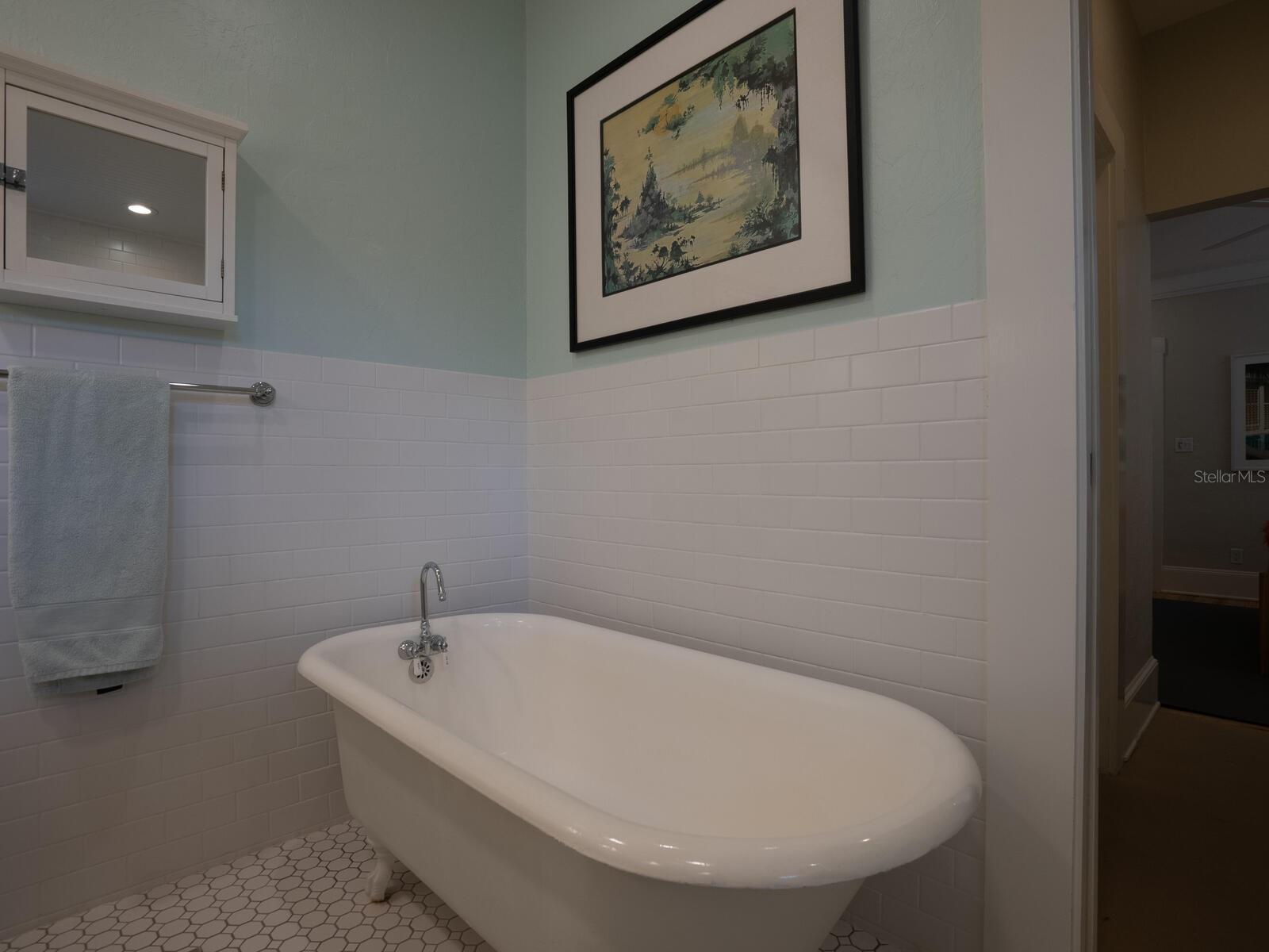 1122 POMELO AVENUE