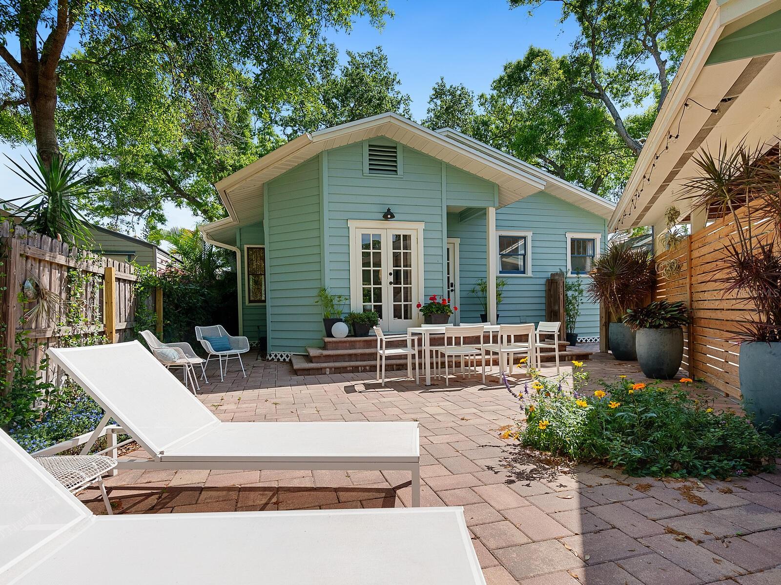 1122 POMELO AVENUE