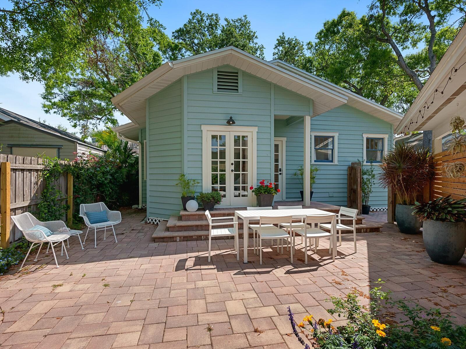 1122 POMELO AVENUE