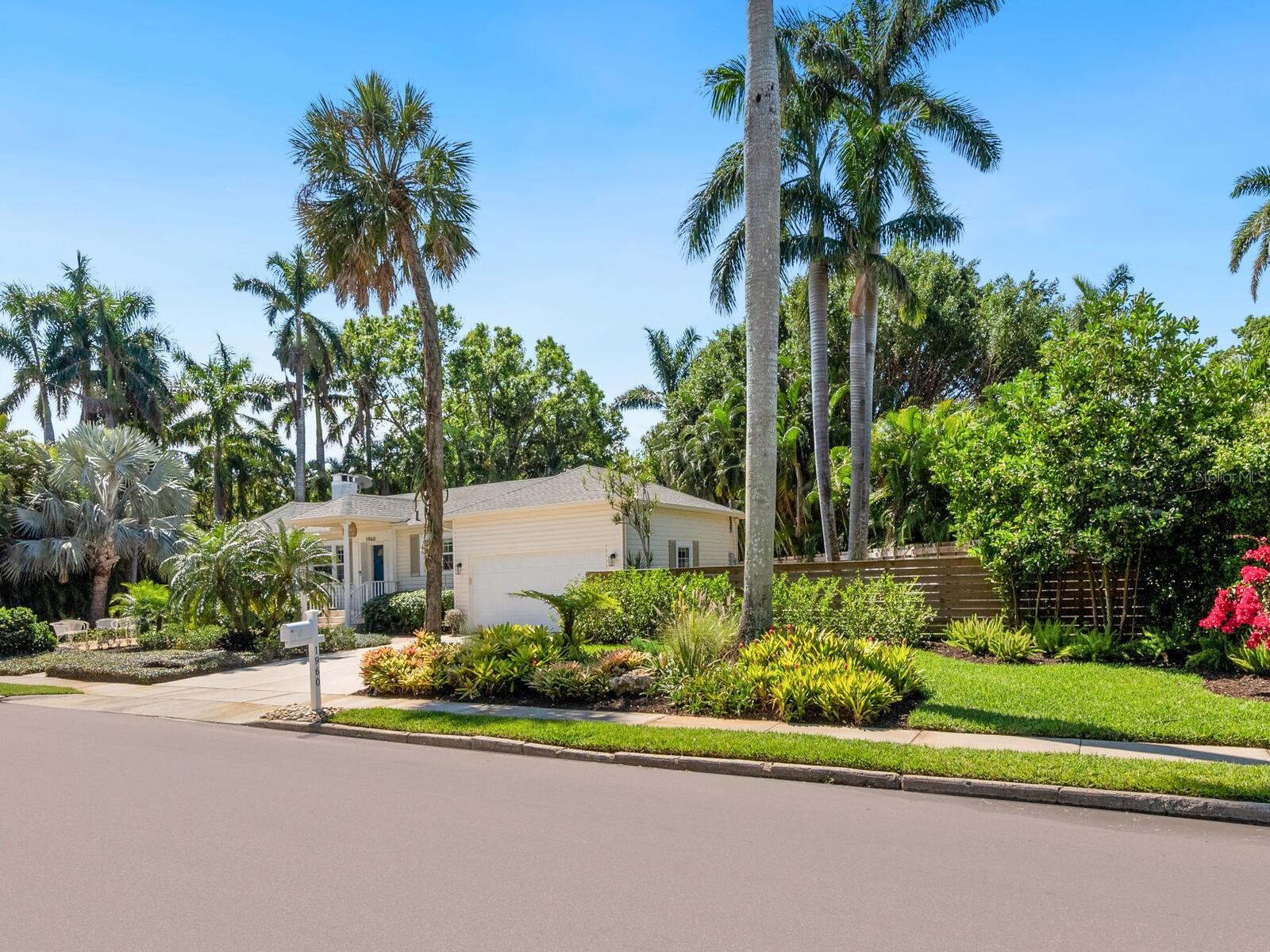 1960 LINCOLN DRIVE