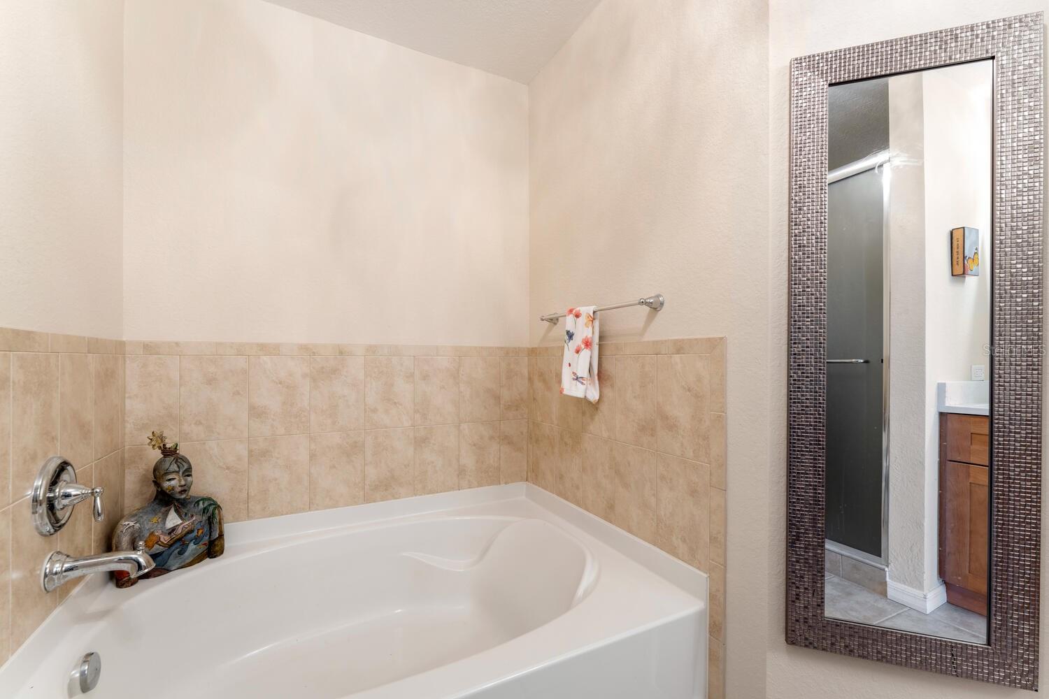 1064 N TAMIAMI TRAIL Unit: 1525