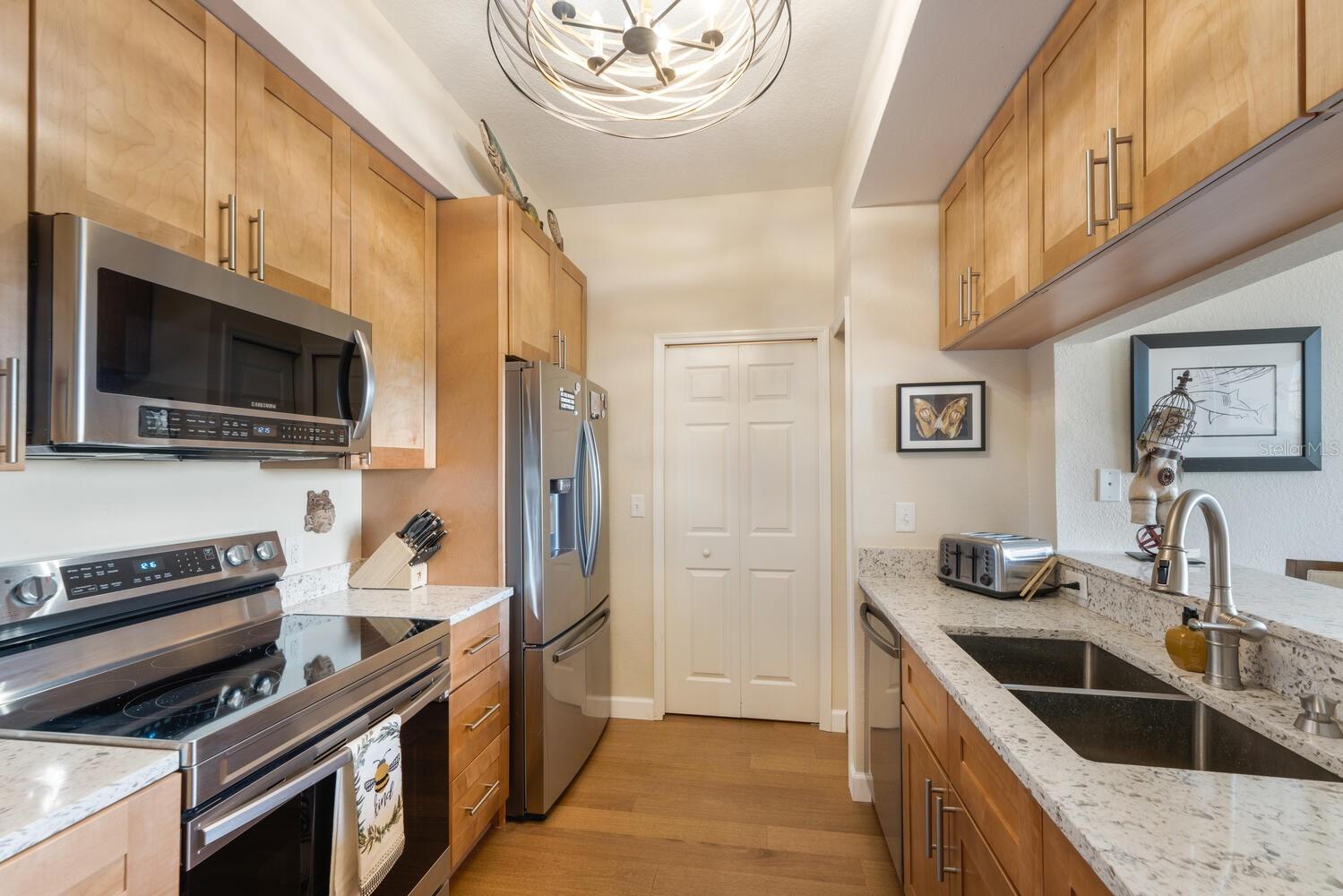 1064 N TAMIAMI TRAIL Unit: 1525