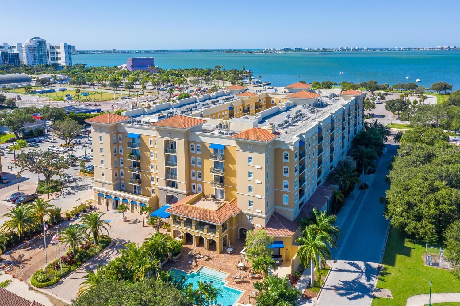 1064 N TAMIAMI TRAIL Unit: 1525