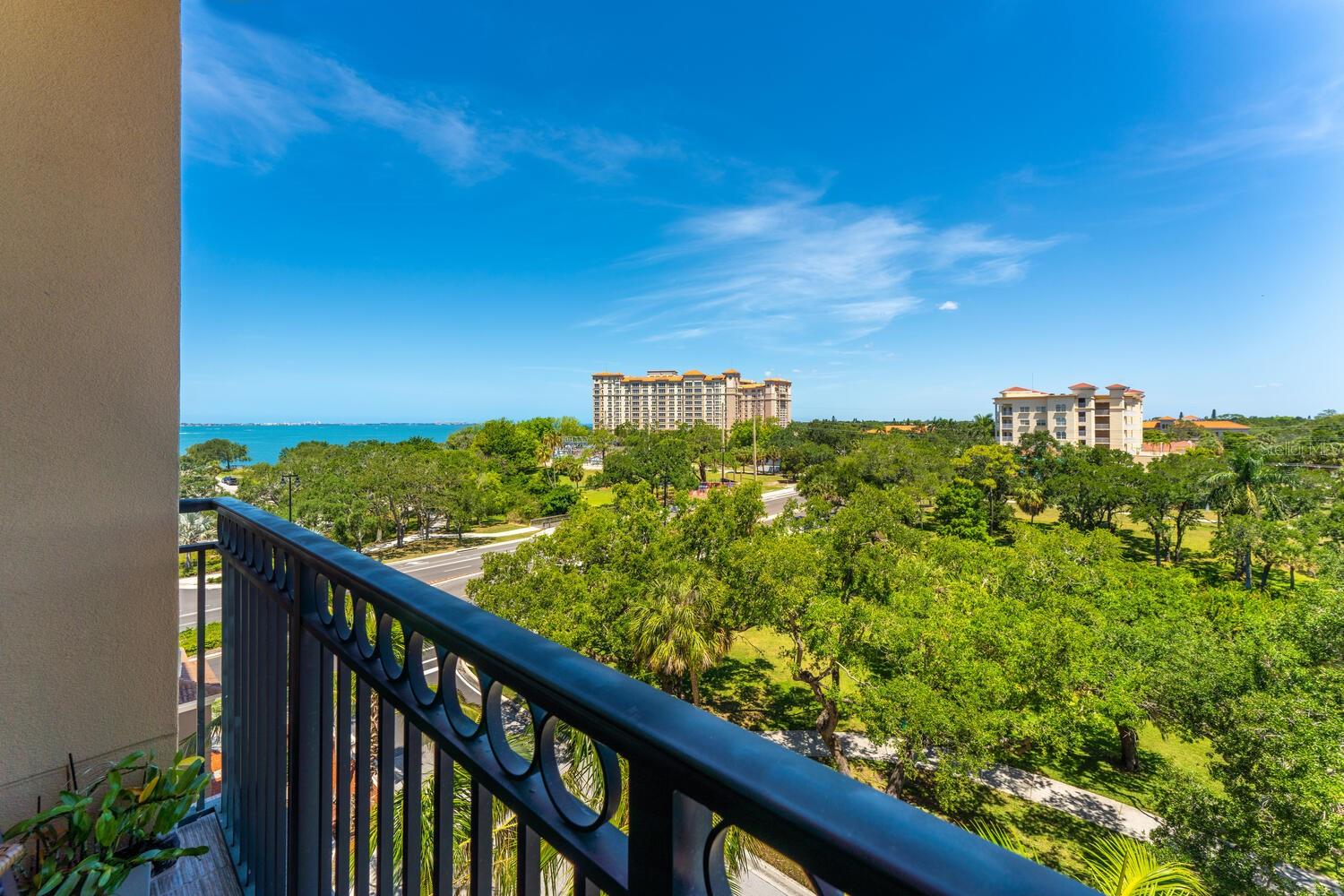 1064 N TAMIAMI TRAIL Unit: 1525