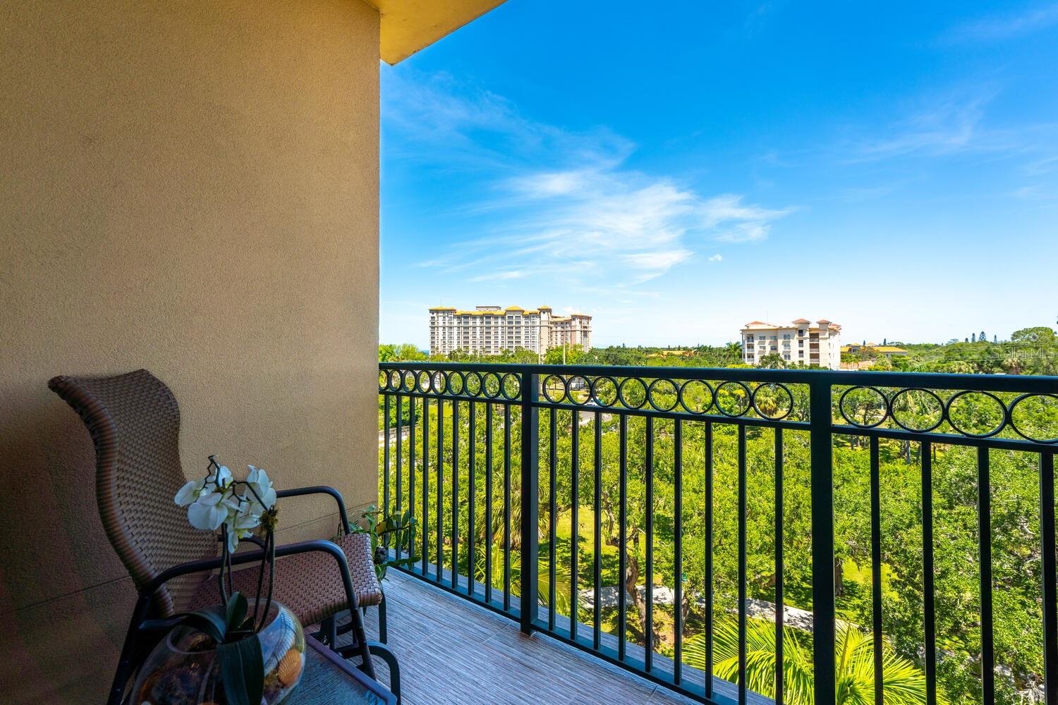 1064 N TAMIAMI TRAIL Unit: 1525