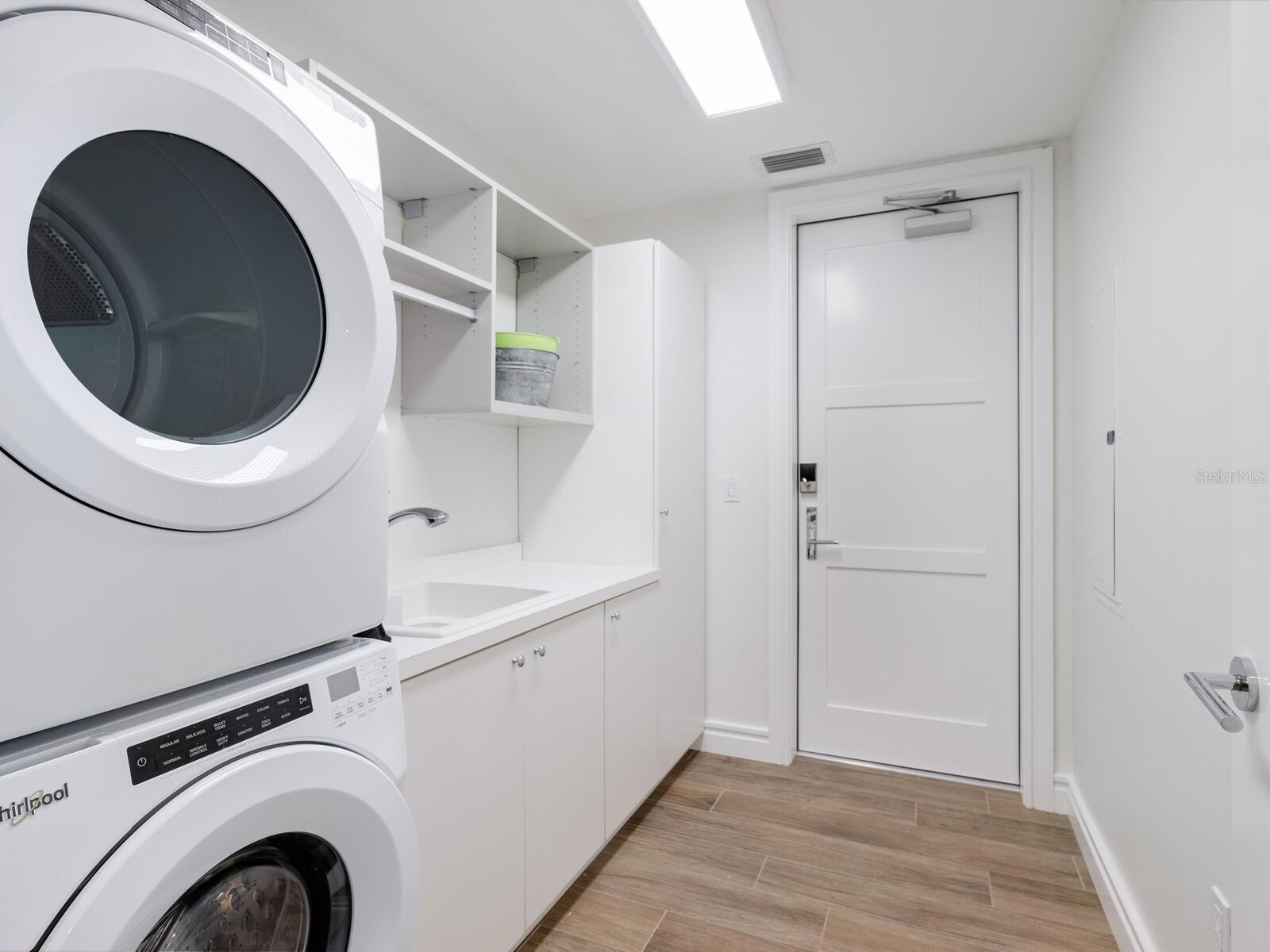 711 S PALM AVENUE Unit: 401