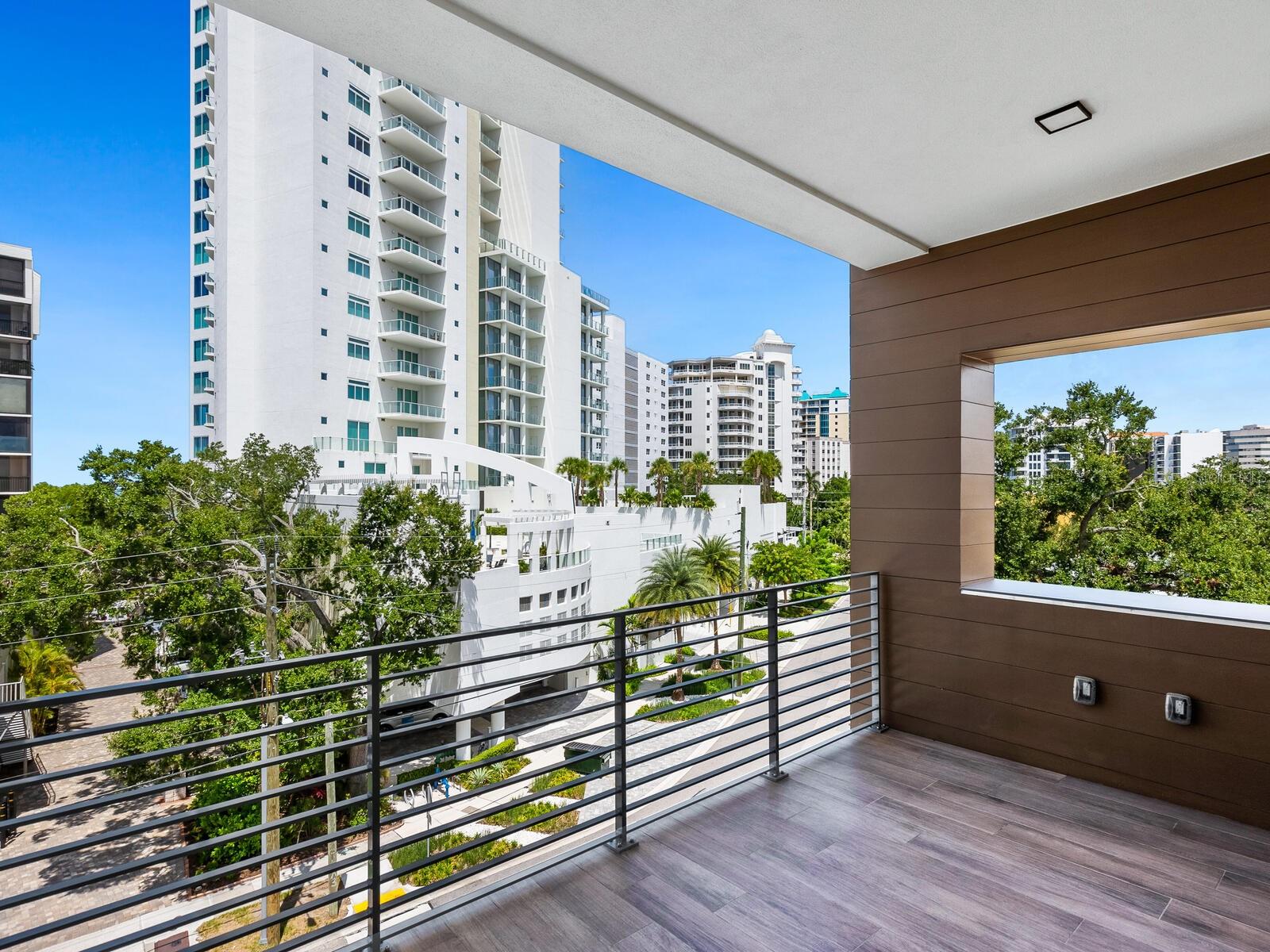 711 S PALM AVENUE Unit: 401