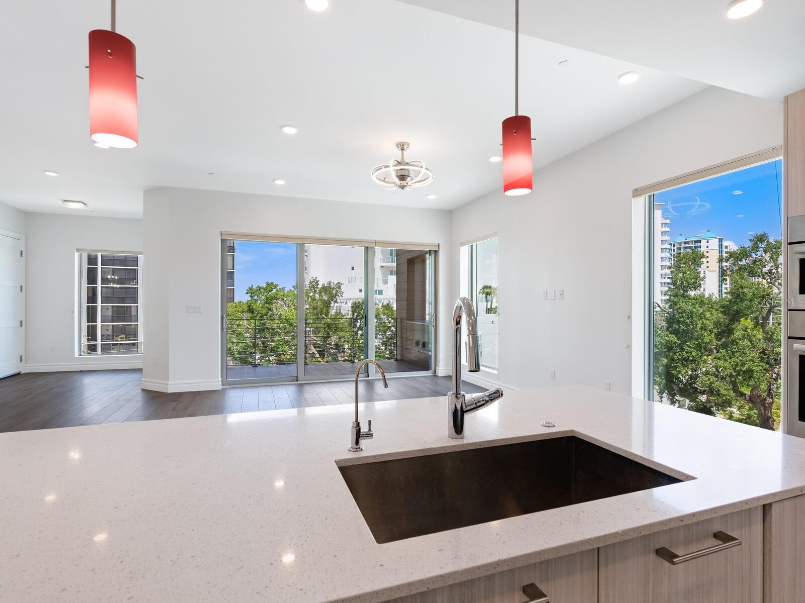 711 S PALM AVENUE Unit: 401
