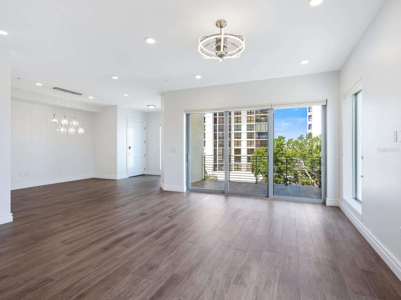 711 S PALM AVENUE Unit: 401