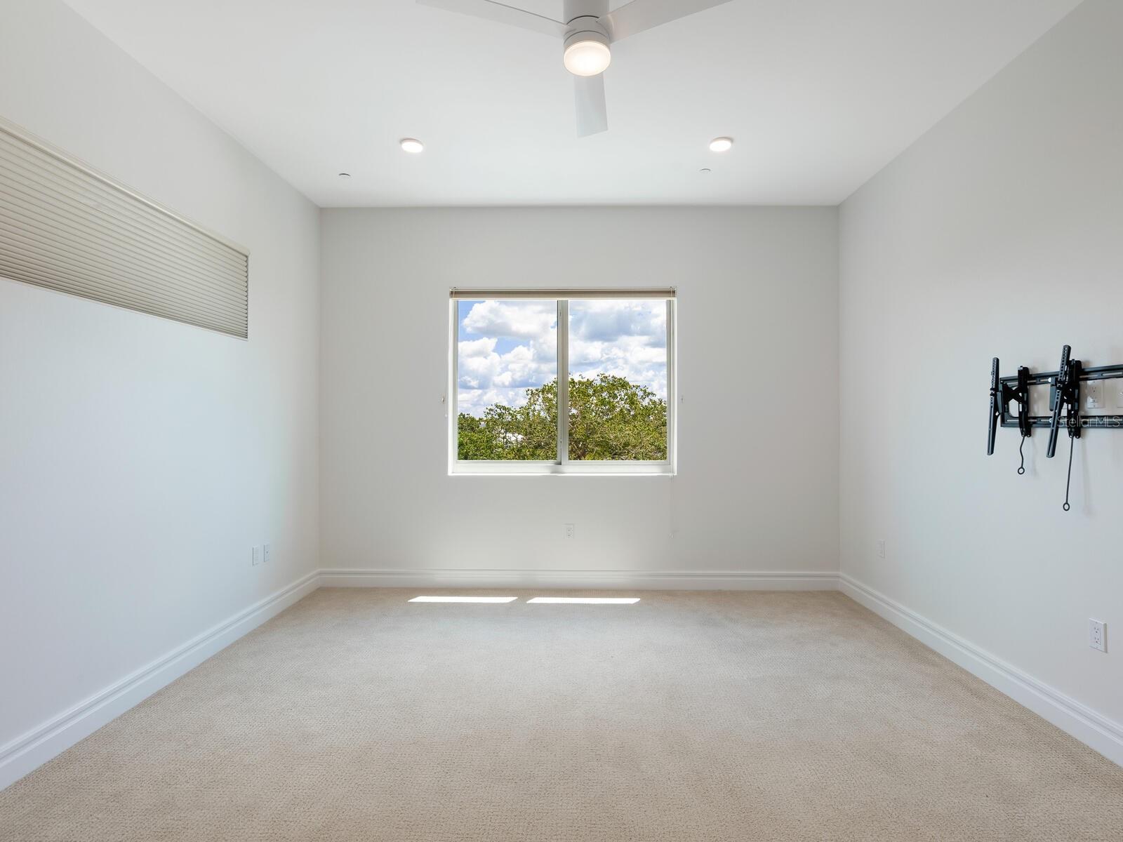 711 S PALM AVENUE Unit: 401