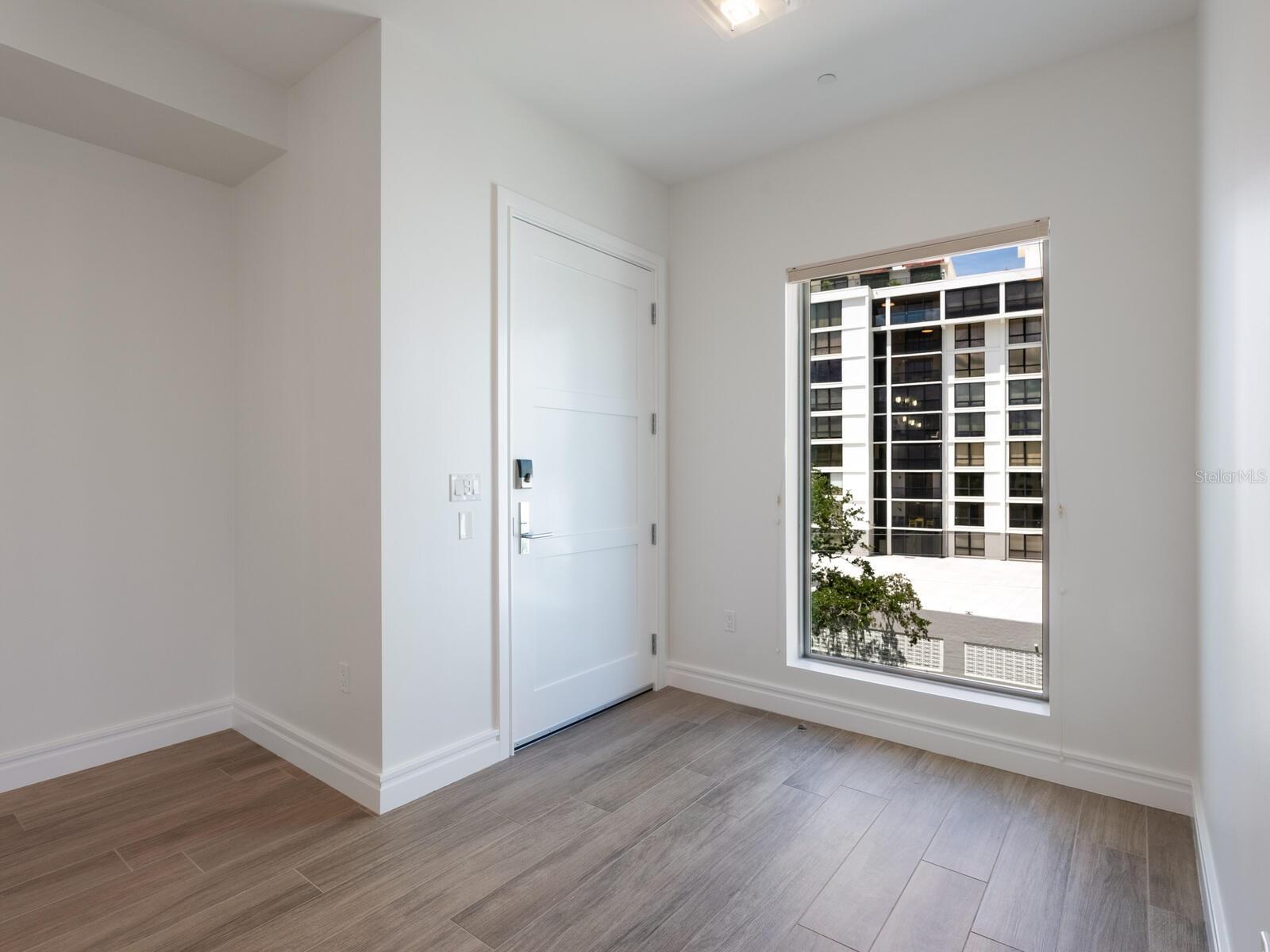 711 S PALM AVENUE Unit: 401