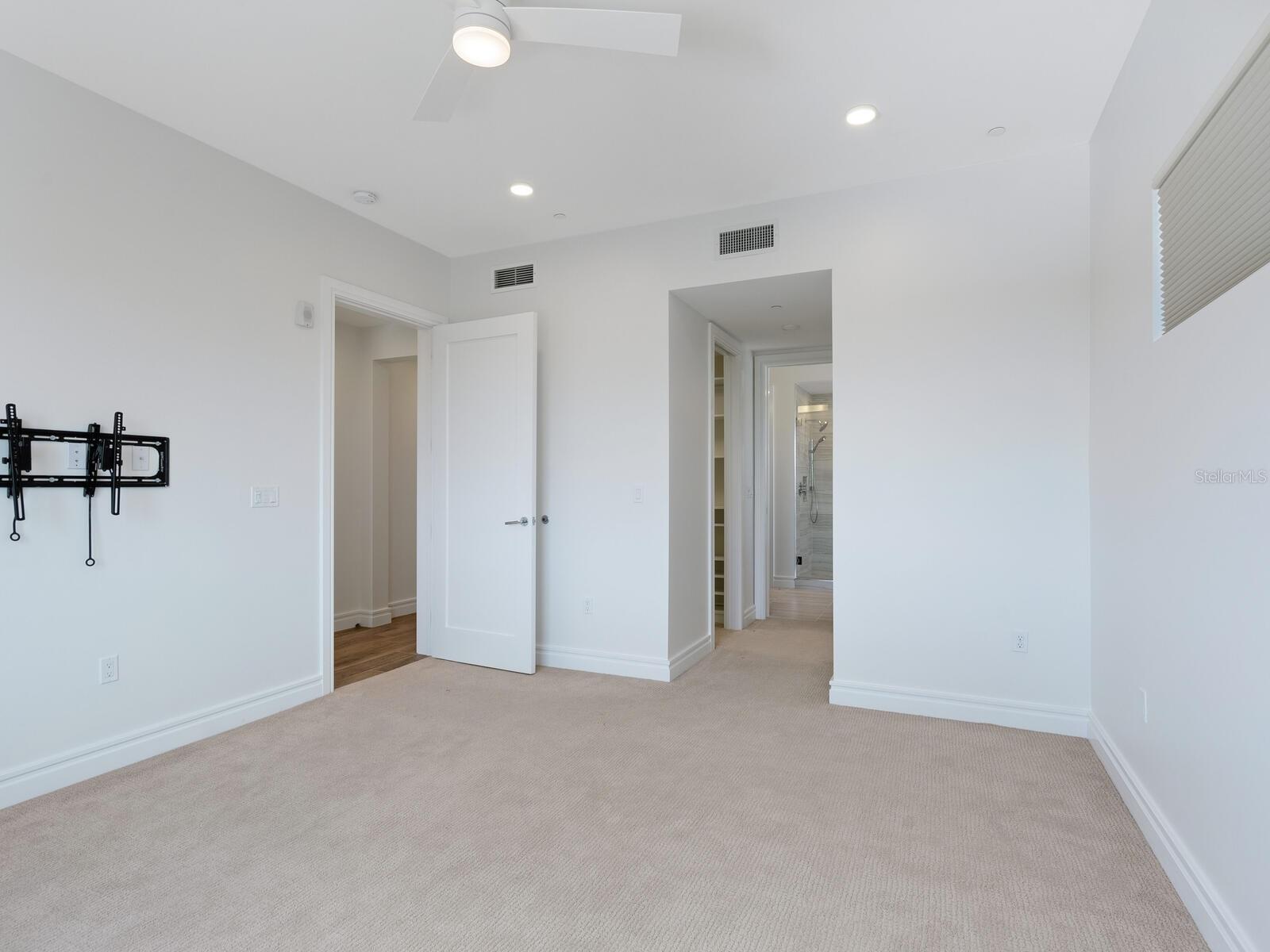 711 S PALM AVENUE Unit: 401