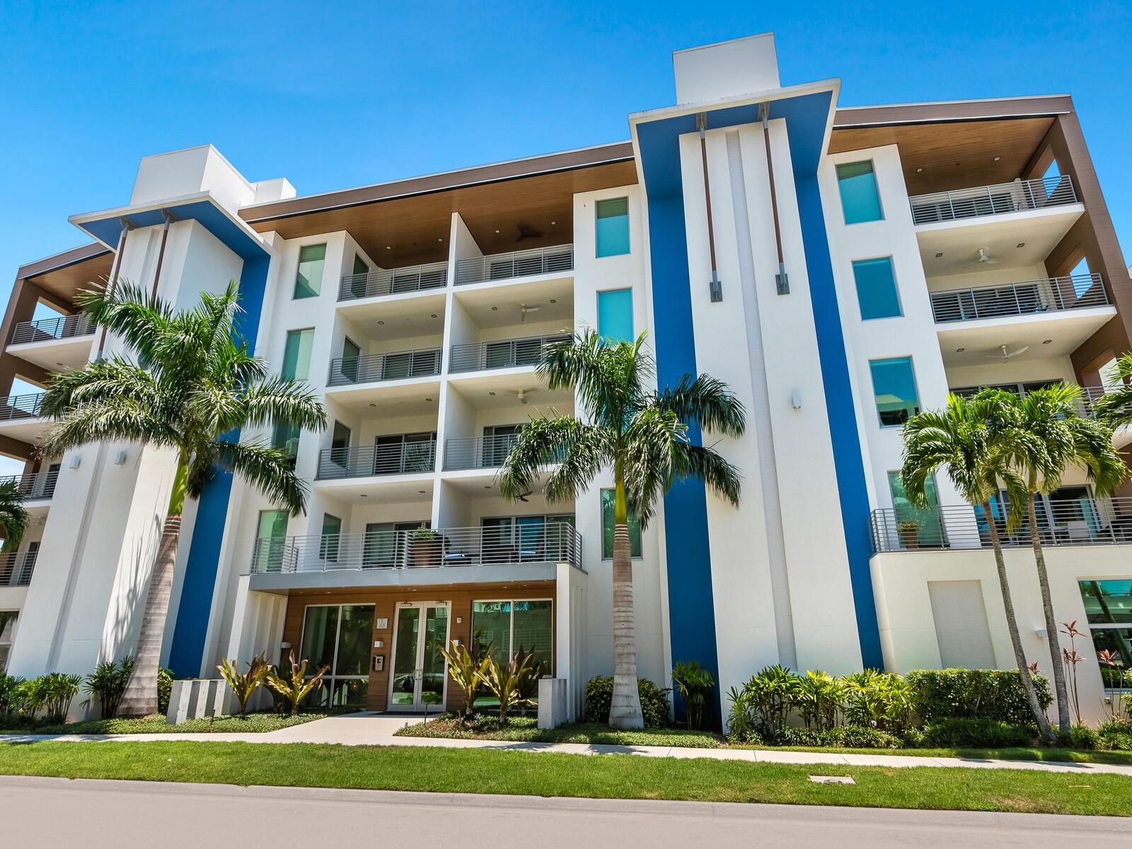 711 S PALM AVENUE Unit: 401
