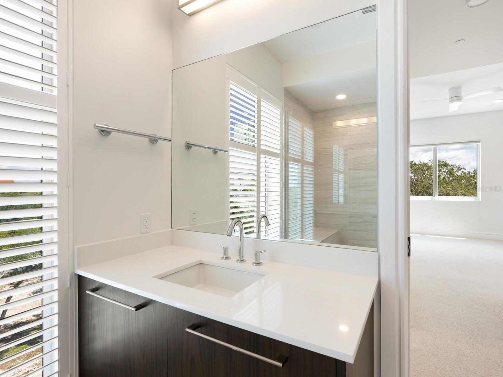 711 S PALM AVENUE Unit: 401