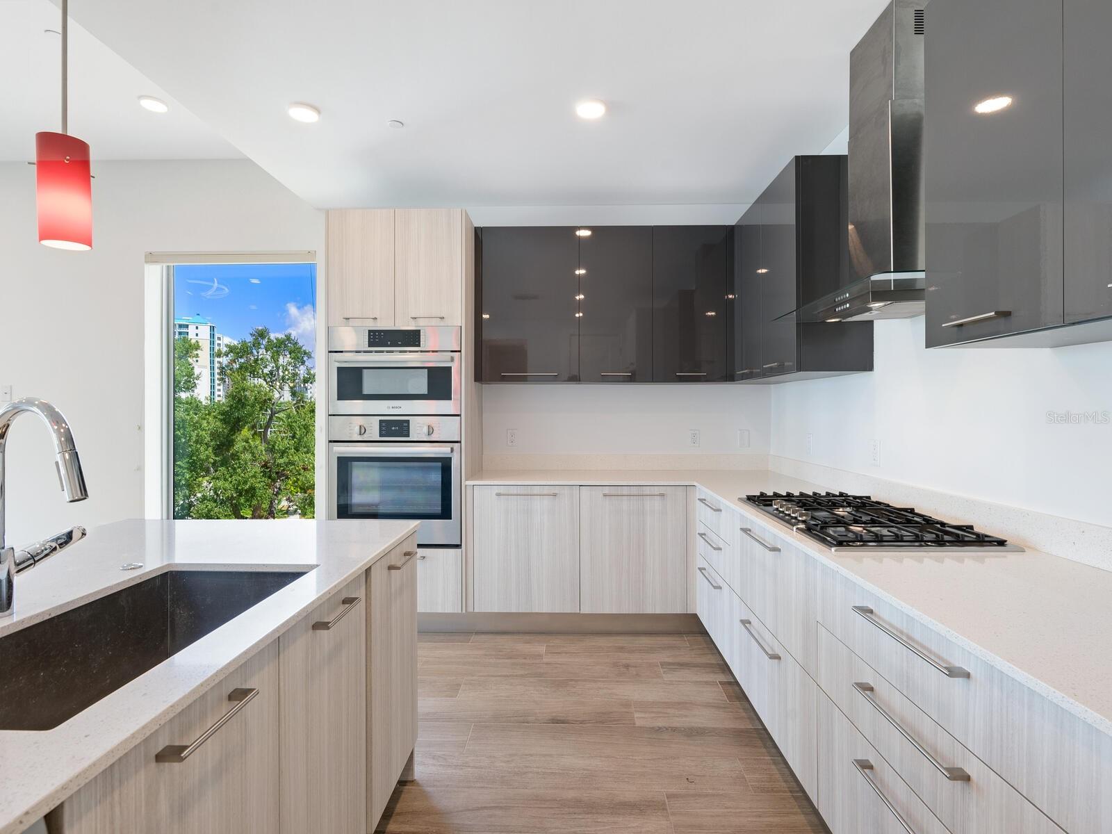 711 S PALM AVENUE Unit: 401