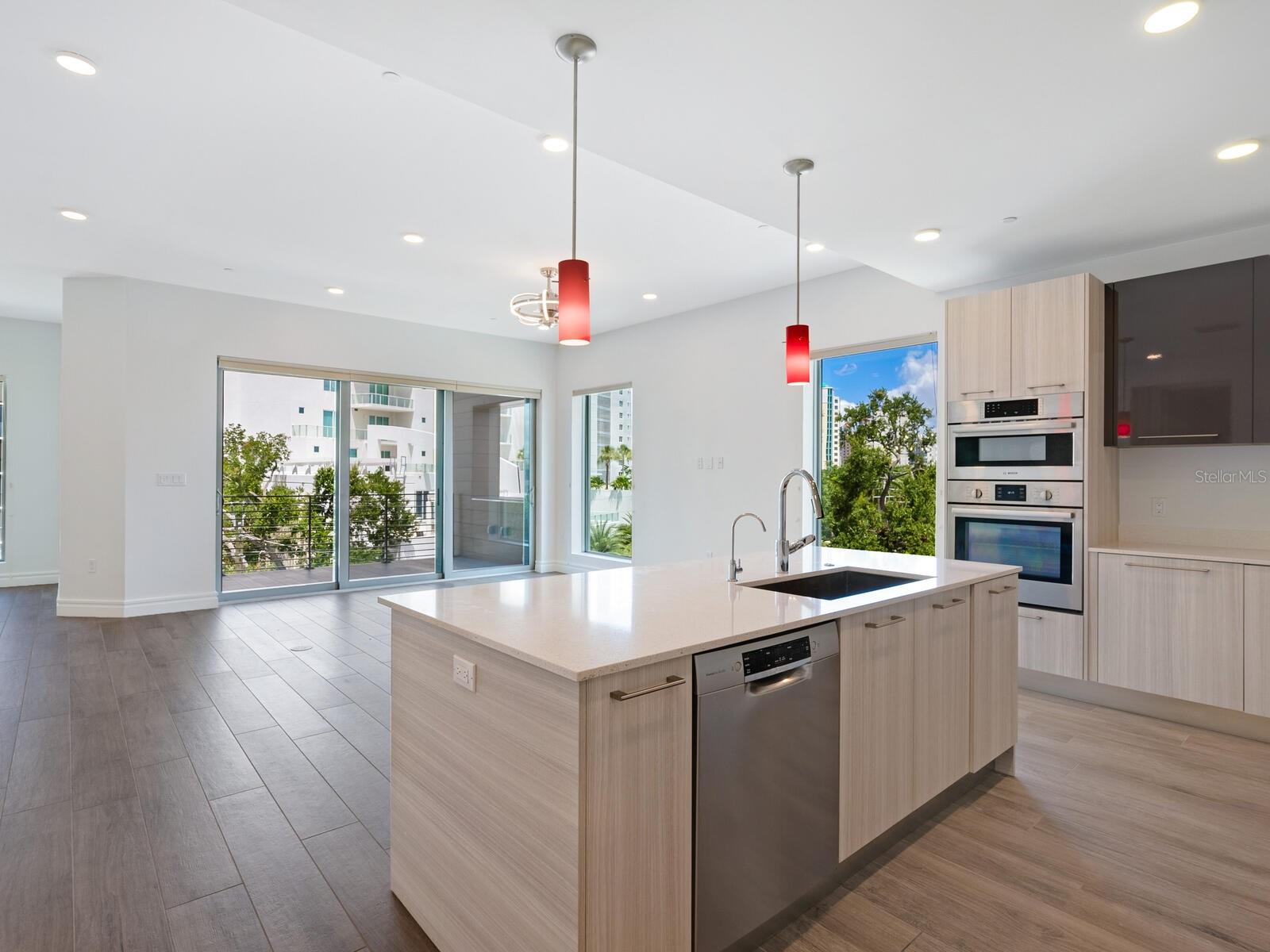 711 S PALM AVENUE Unit: 401