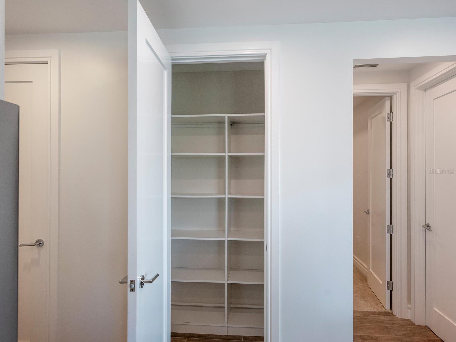 711 S PALM AVENUE Unit: 401