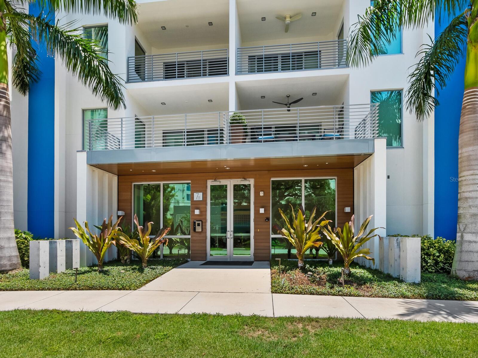 711 S PALM AVENUE Unit: 401