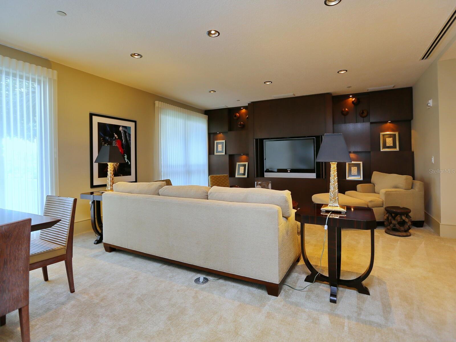 401 S PALM AVENUE Unit: 1002