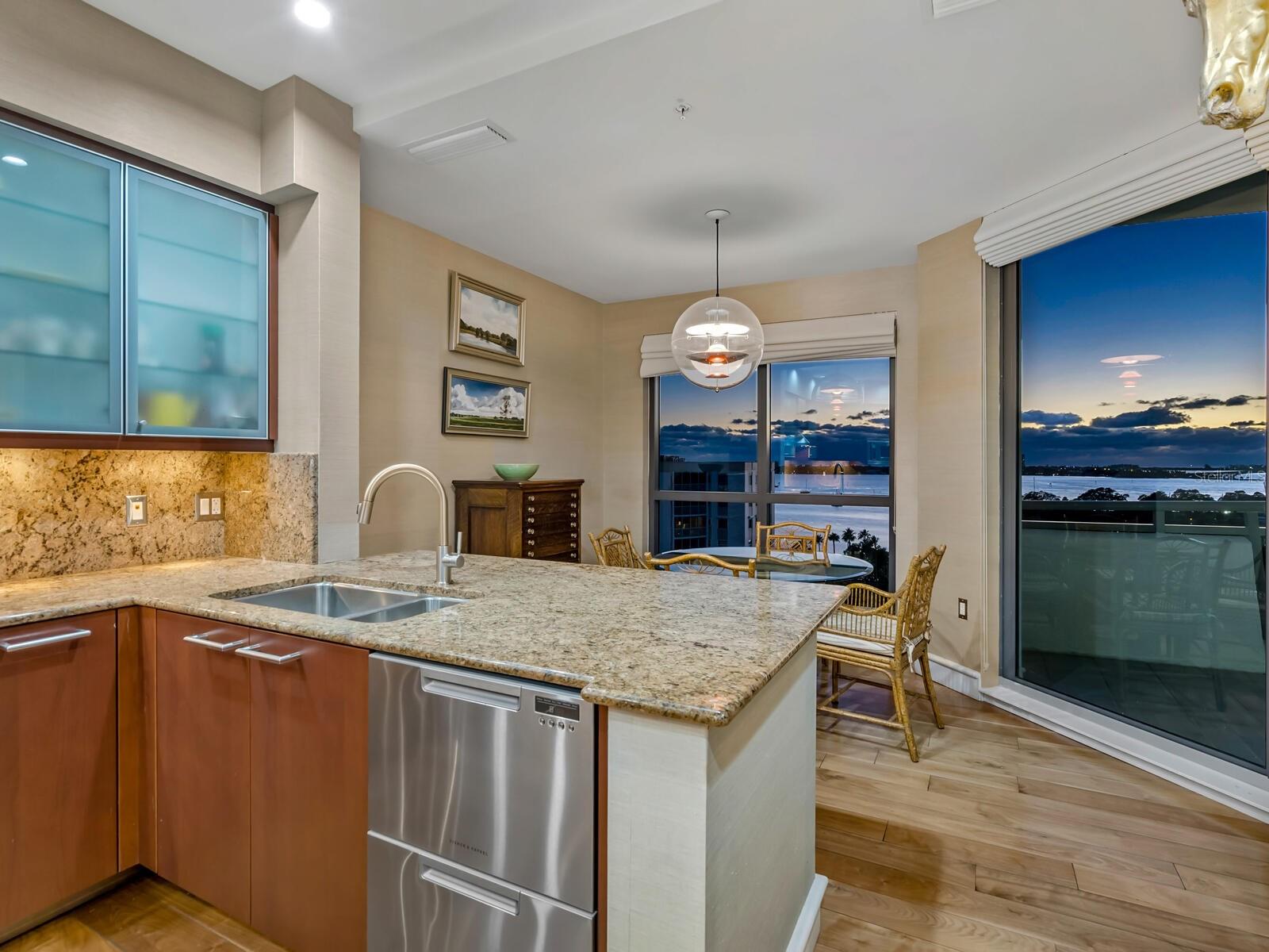 401 S PALM AVENUE Unit: 1002