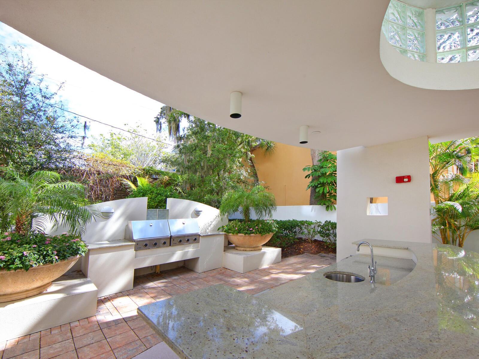 401 S PALM AVENUE Unit: 1002