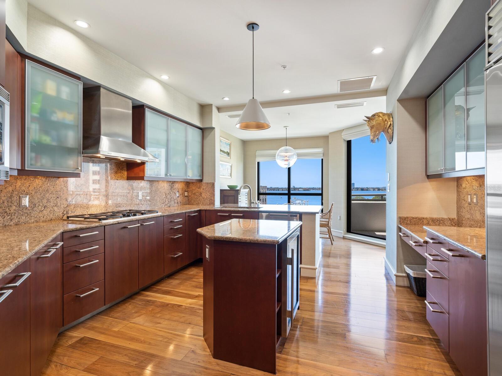 401 S PALM AVENUE Unit: 1002