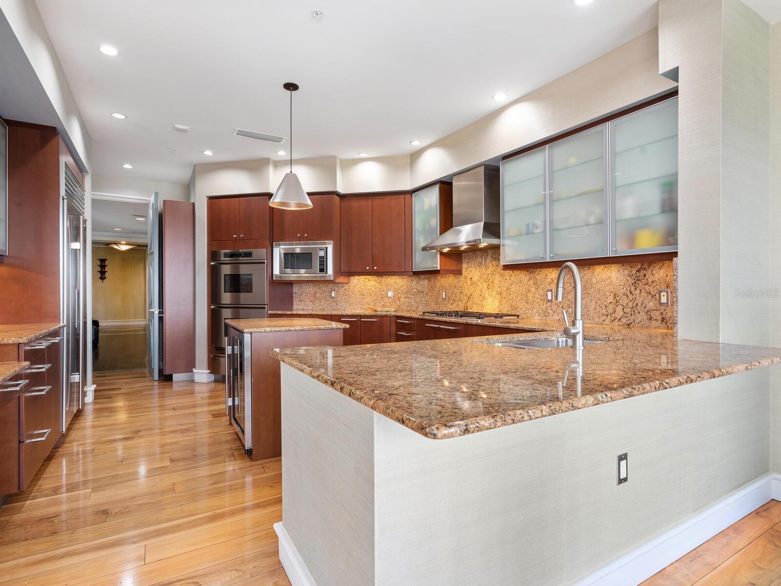 401 S PALM AVENUE Unit: 1002