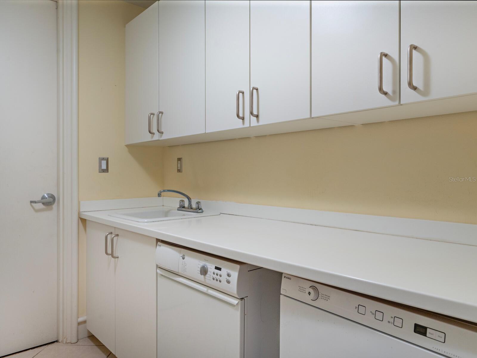 401 S PALM AVENUE Unit: 1002