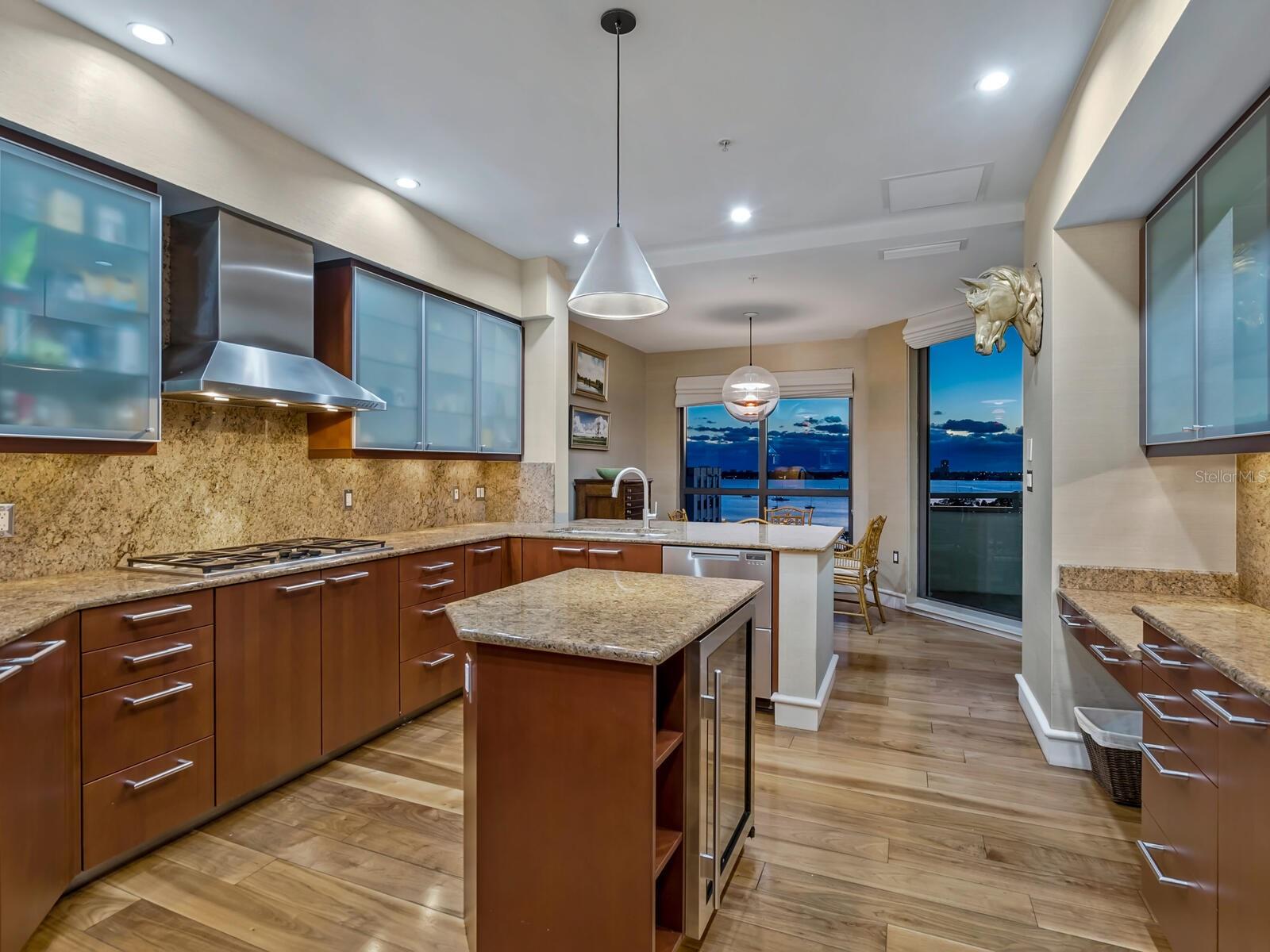 401 S PALM AVENUE Unit: 1002