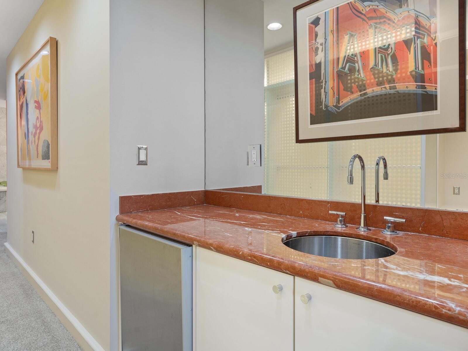 401 S PALM AVENUE Unit: 1002