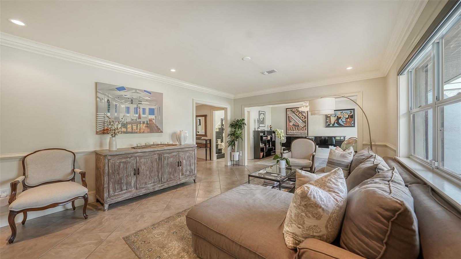 512 SAPPHIRE DR