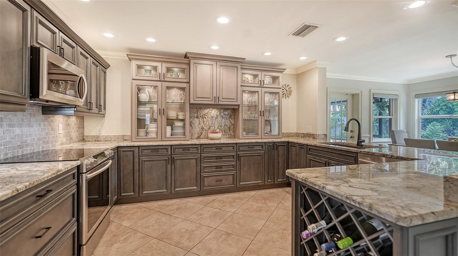 512 SAPPHIRE DR