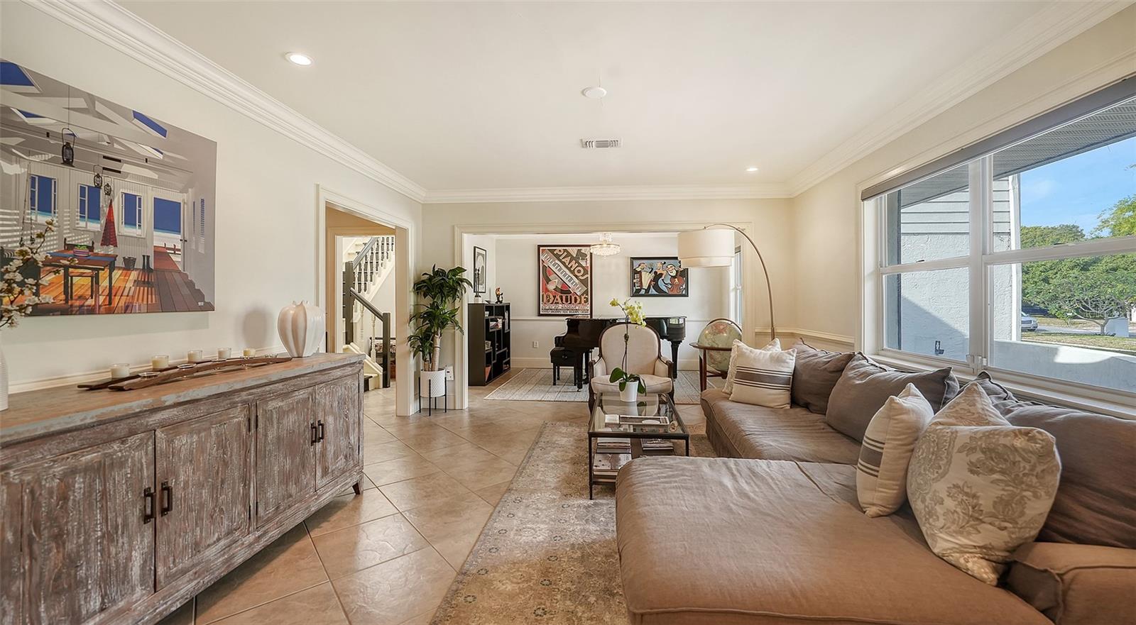 512 SAPPHIRE DR