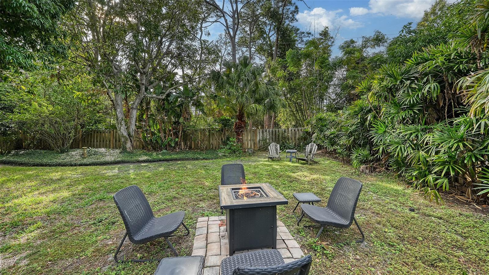 512 SAPPHIRE DR