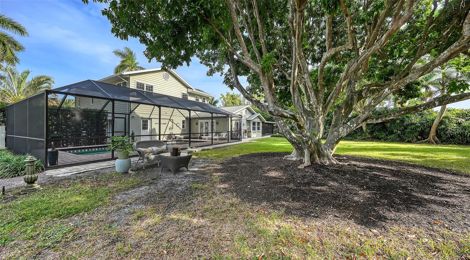 512 SAPPHIRE DR