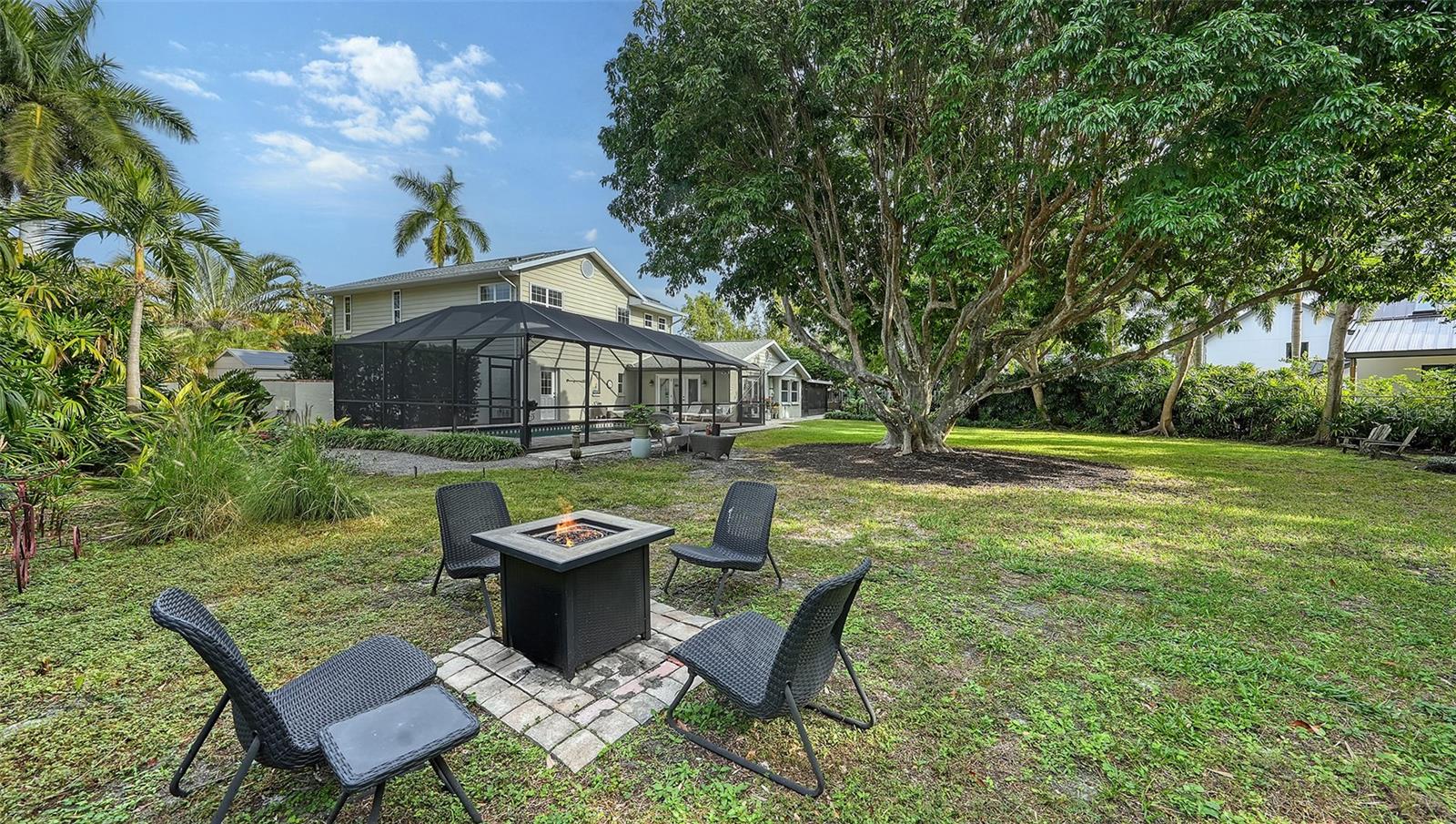 512 SAPPHIRE DR