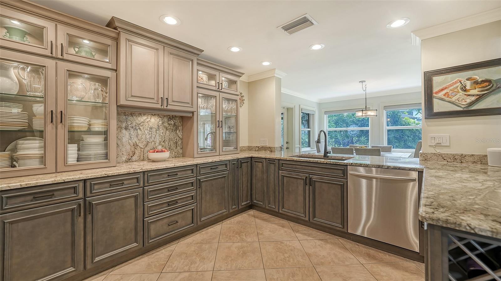 512 SAPPHIRE DR