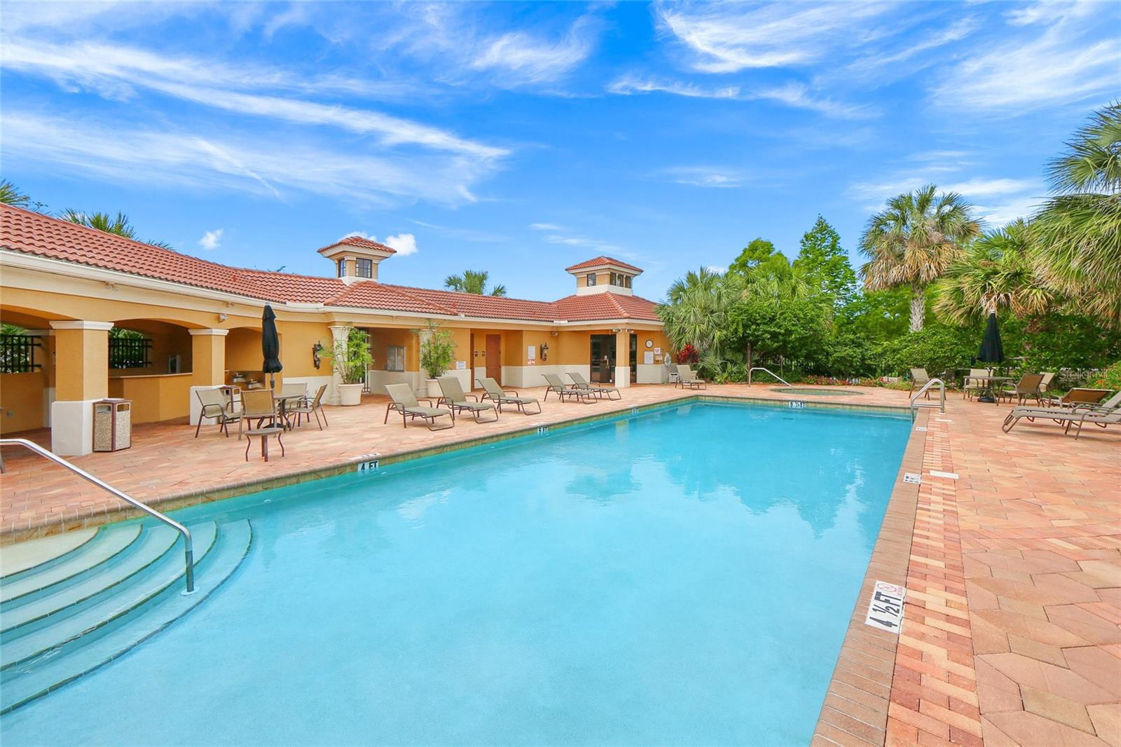 511 LATITUDE LN