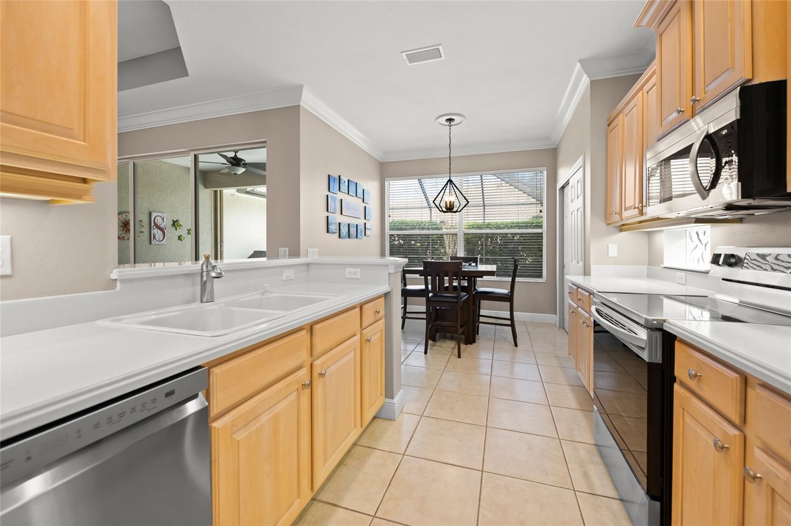 511 LATITUDE LN