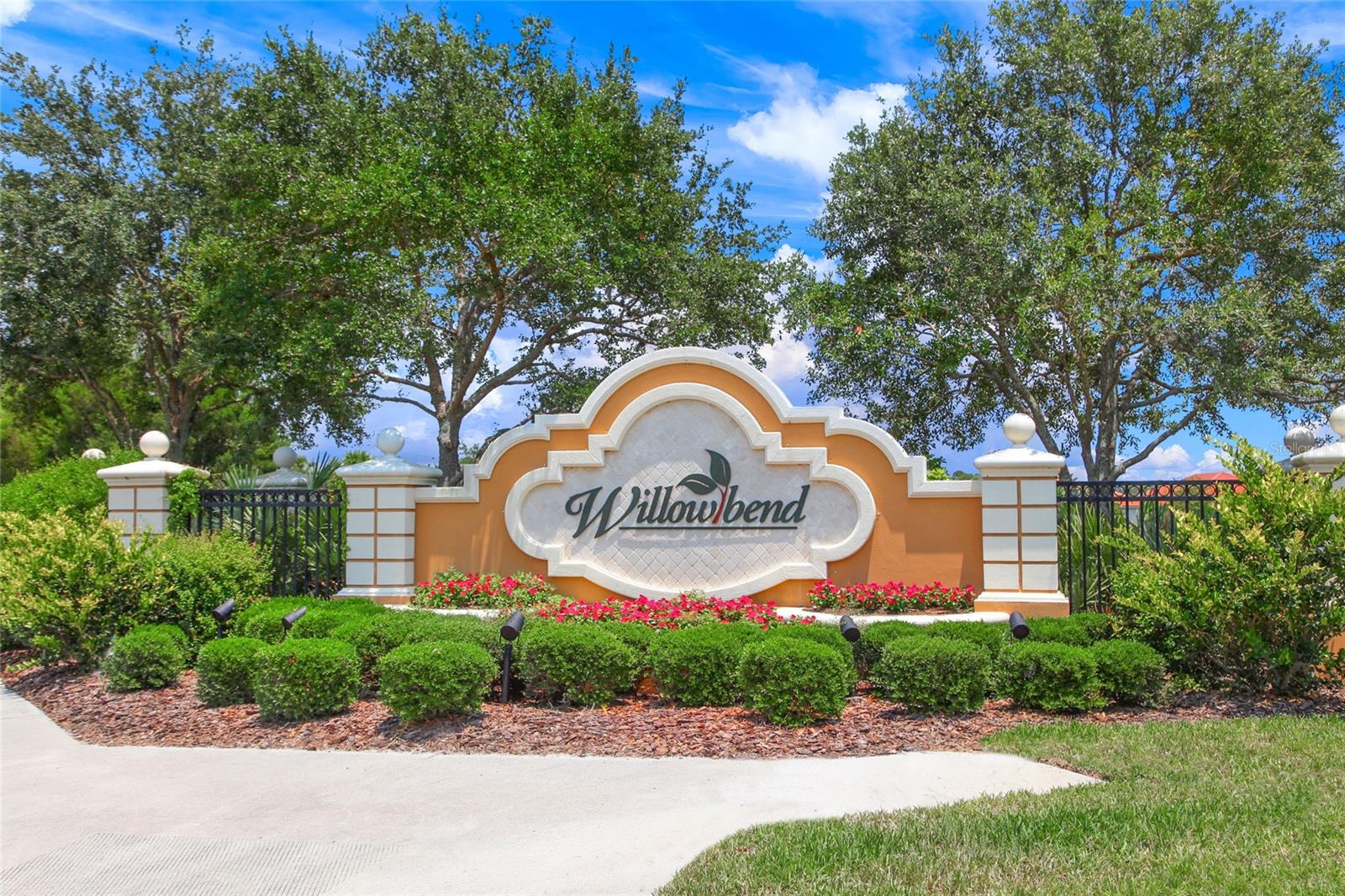 511 LATITUDE LN
