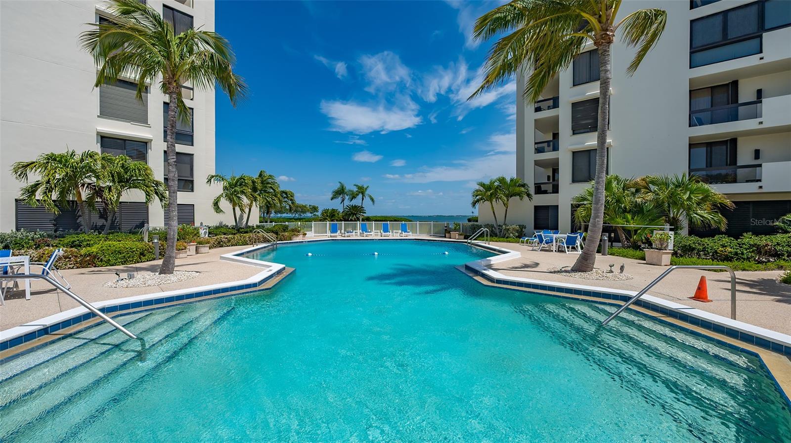 2120 HARBOURSIDE DR #657