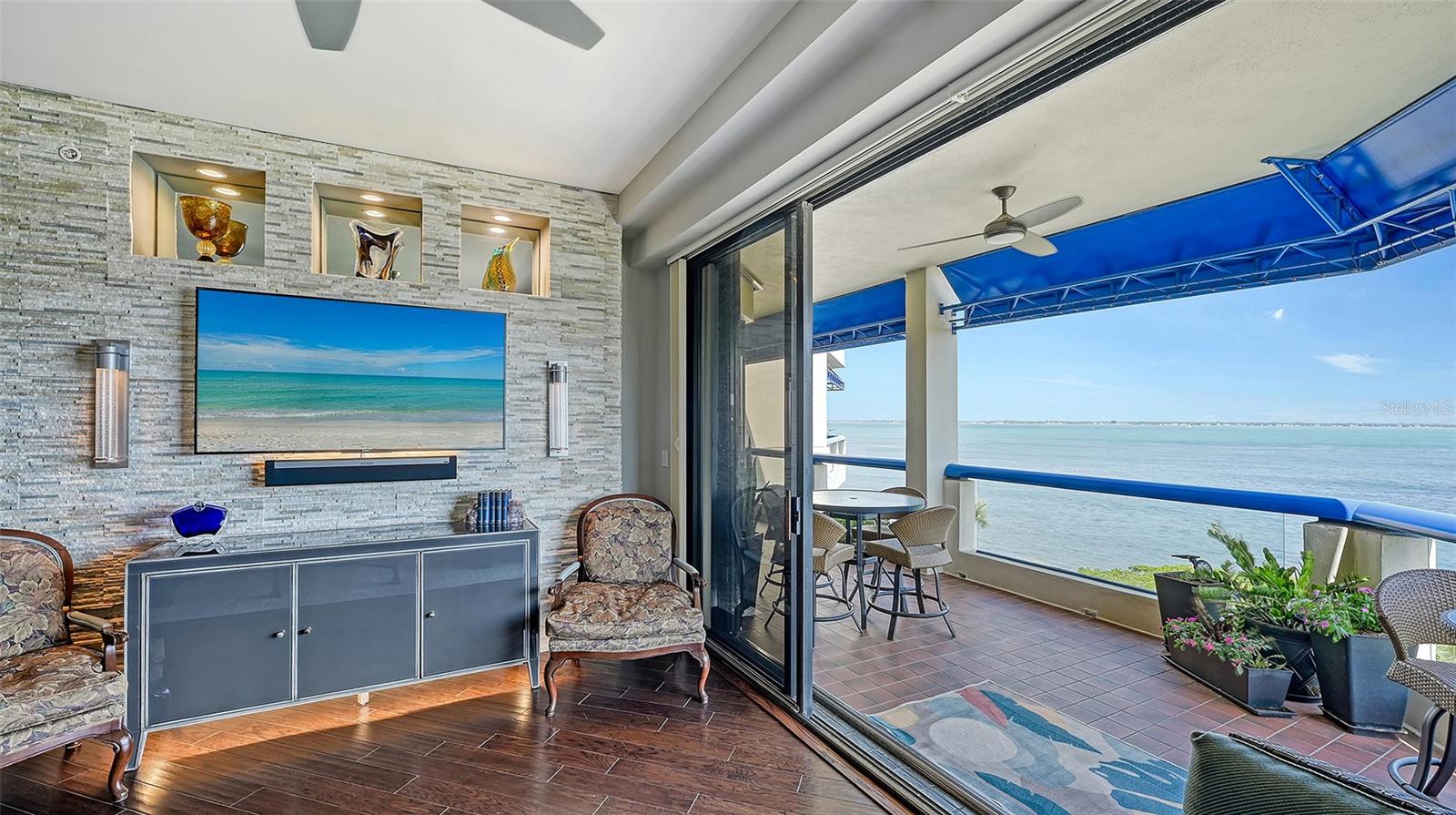 2120 HARBOURSIDE DR #657