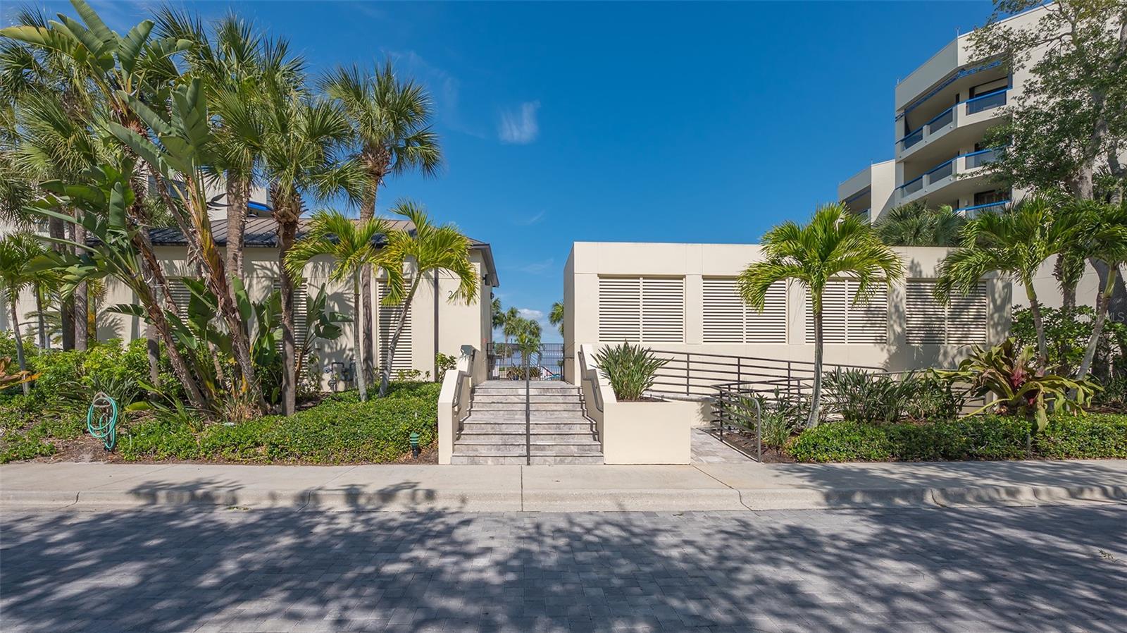 2120 HARBOURSIDE DR #657