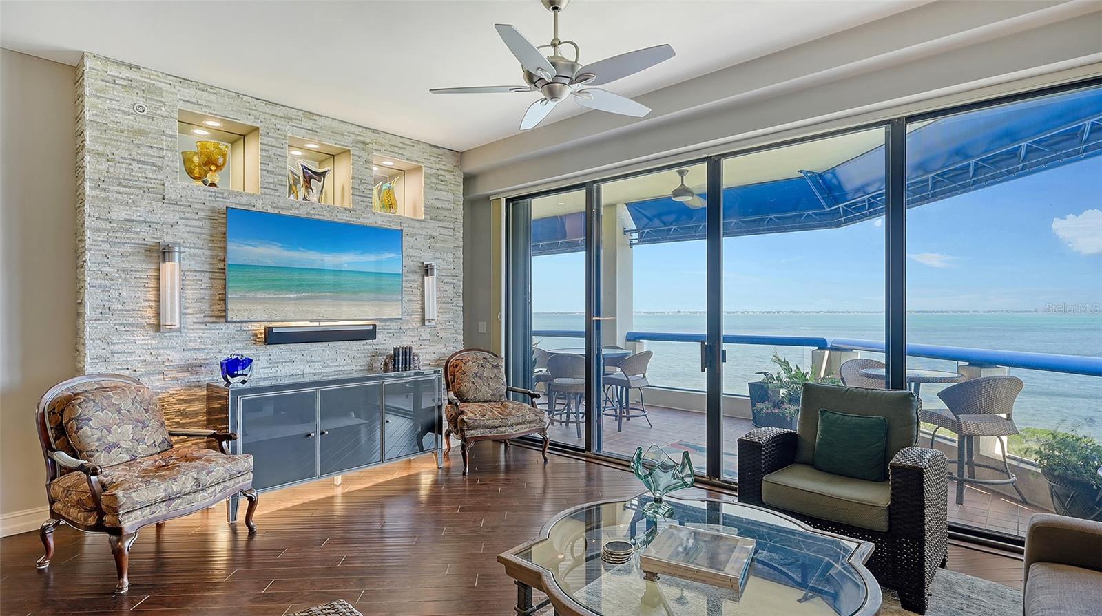 2120 HARBOURSIDE DR #657
