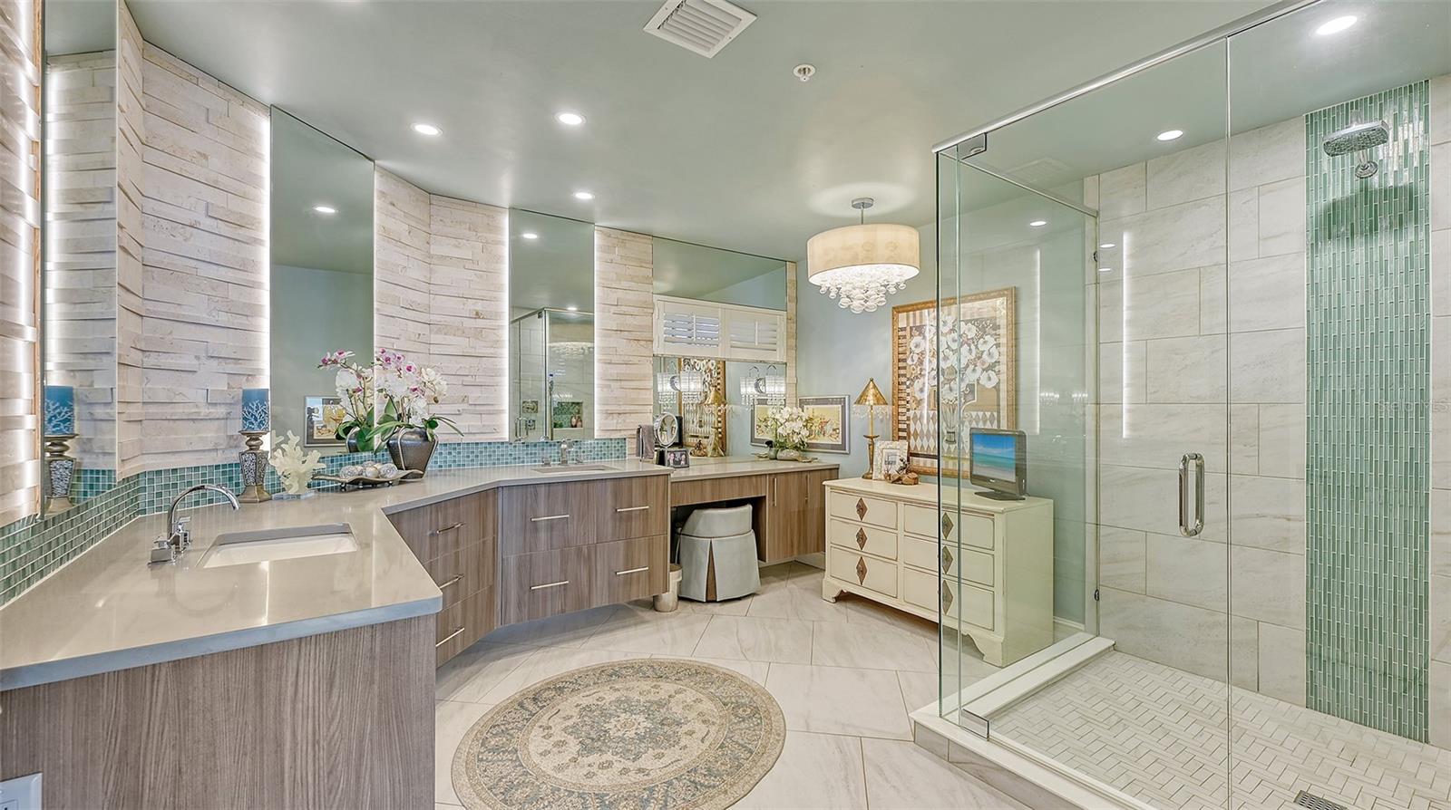 2120 HARBOURSIDE DR #657