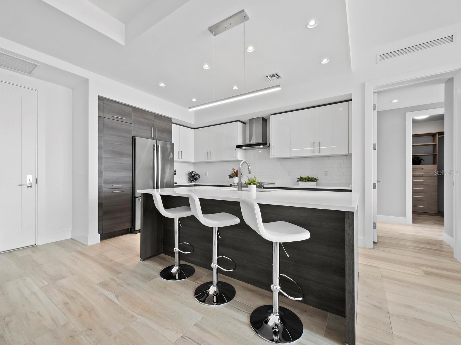 111 S Pineapple Ave, #919