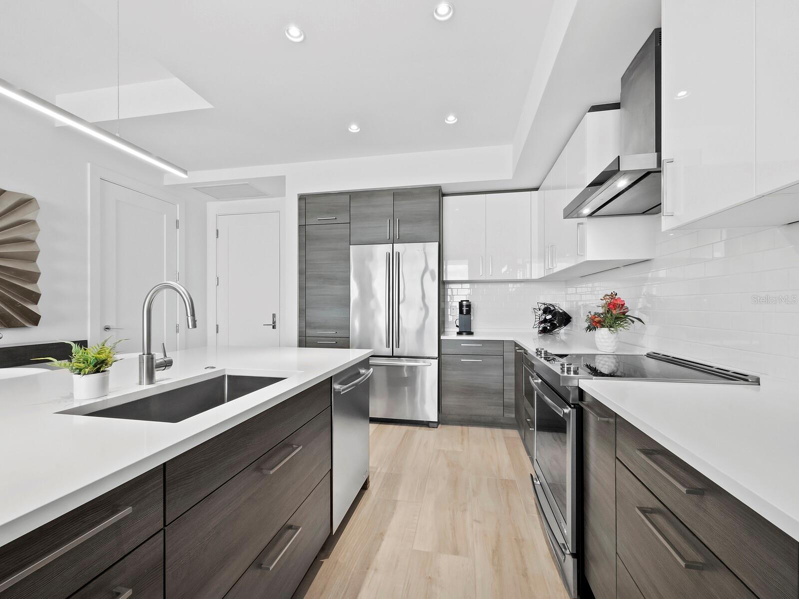 111 S Pineapple Ave, #919
