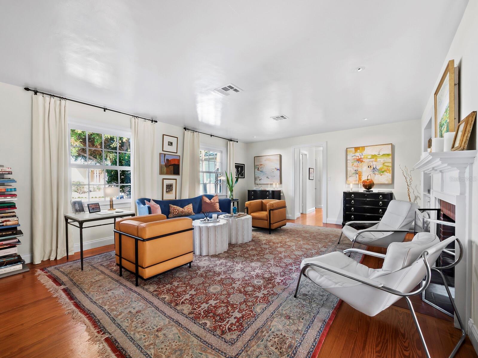 1950 ALTA VISTA ST